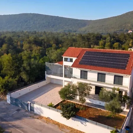 Ferienhaus Luka *
